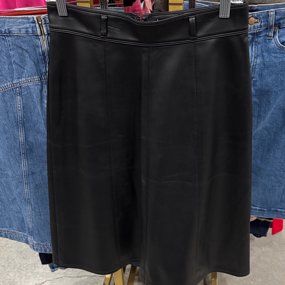 Elegant Black Leather Skirt